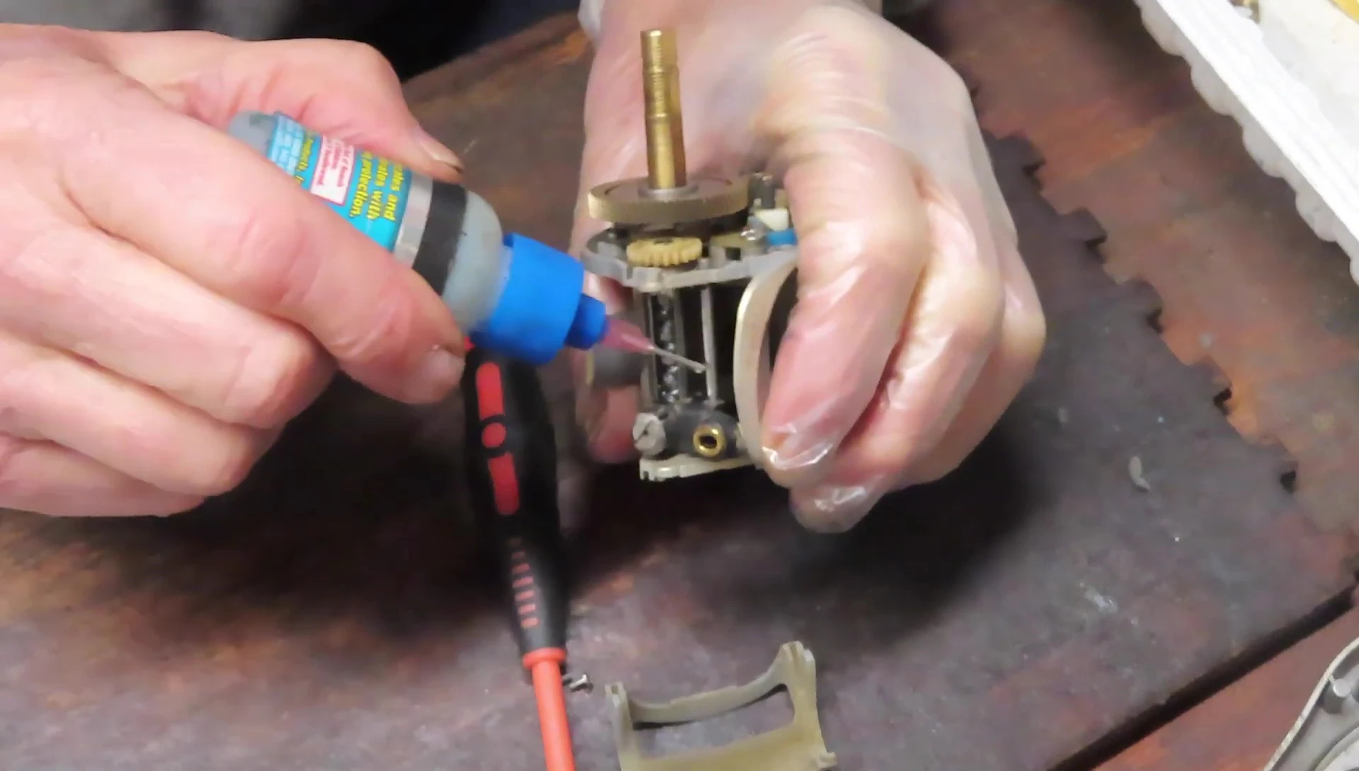 Oiling the line guide