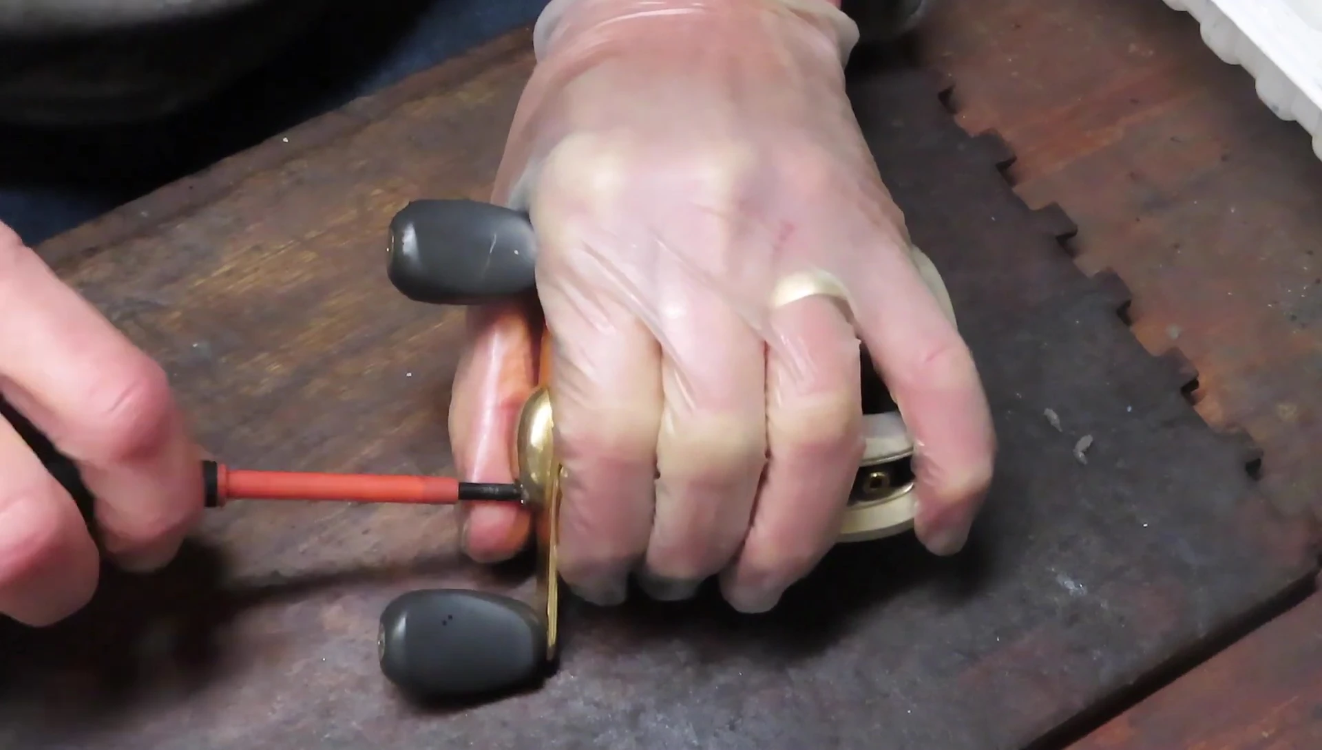 Removing the side plate cap