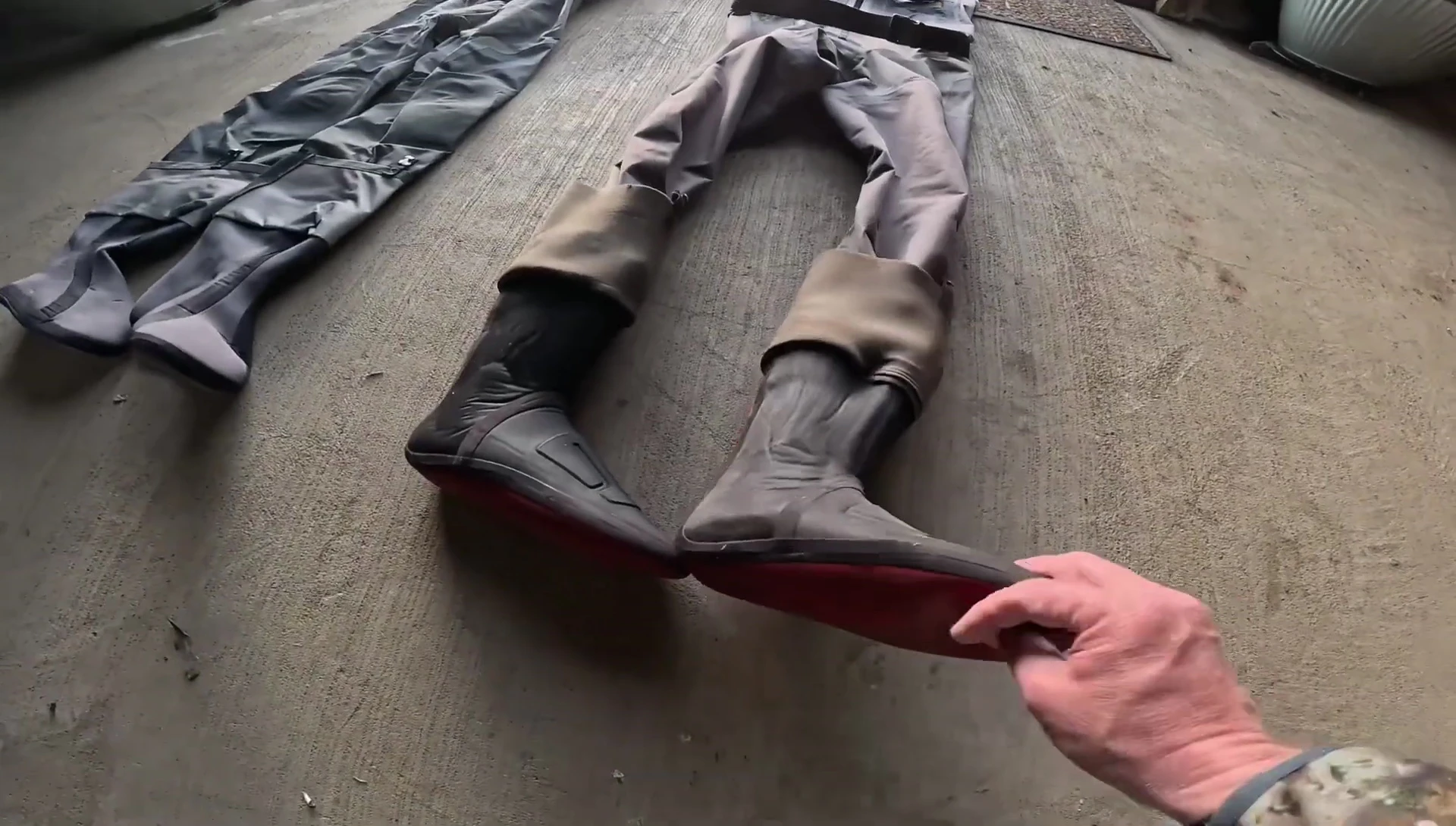Comparison of the footbox size between both waders.