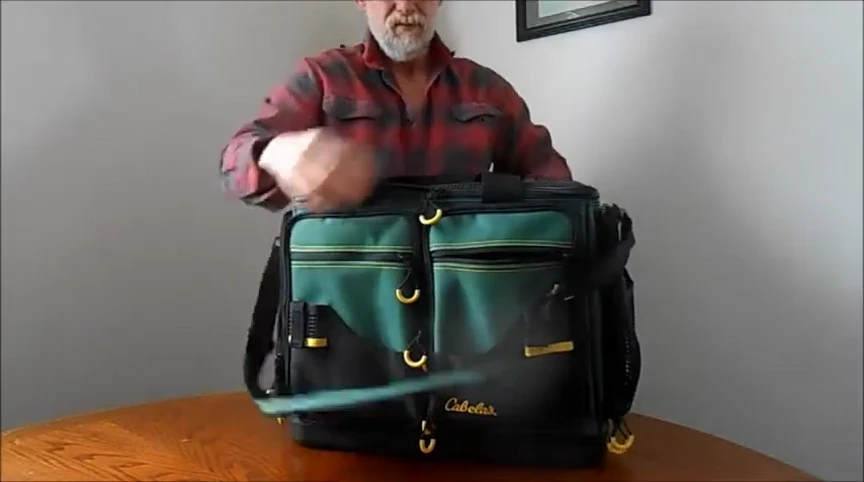 Showcase of the mesh zippered pocket on top.