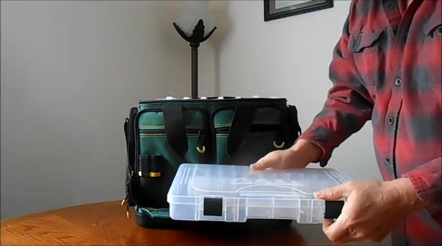 Close up showing the snap closures on the removable containers.
