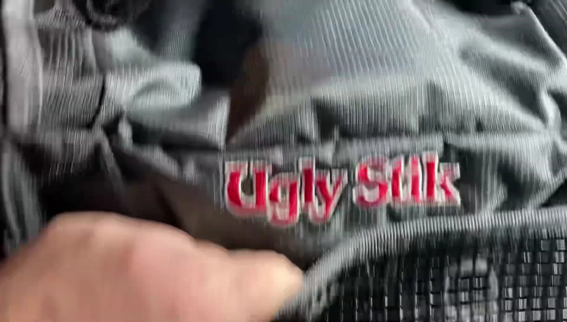 Showcase of the mesh back pocket.