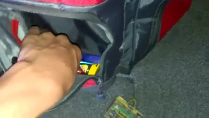 The stringer, scissors and other small fishing items stored in the bag.