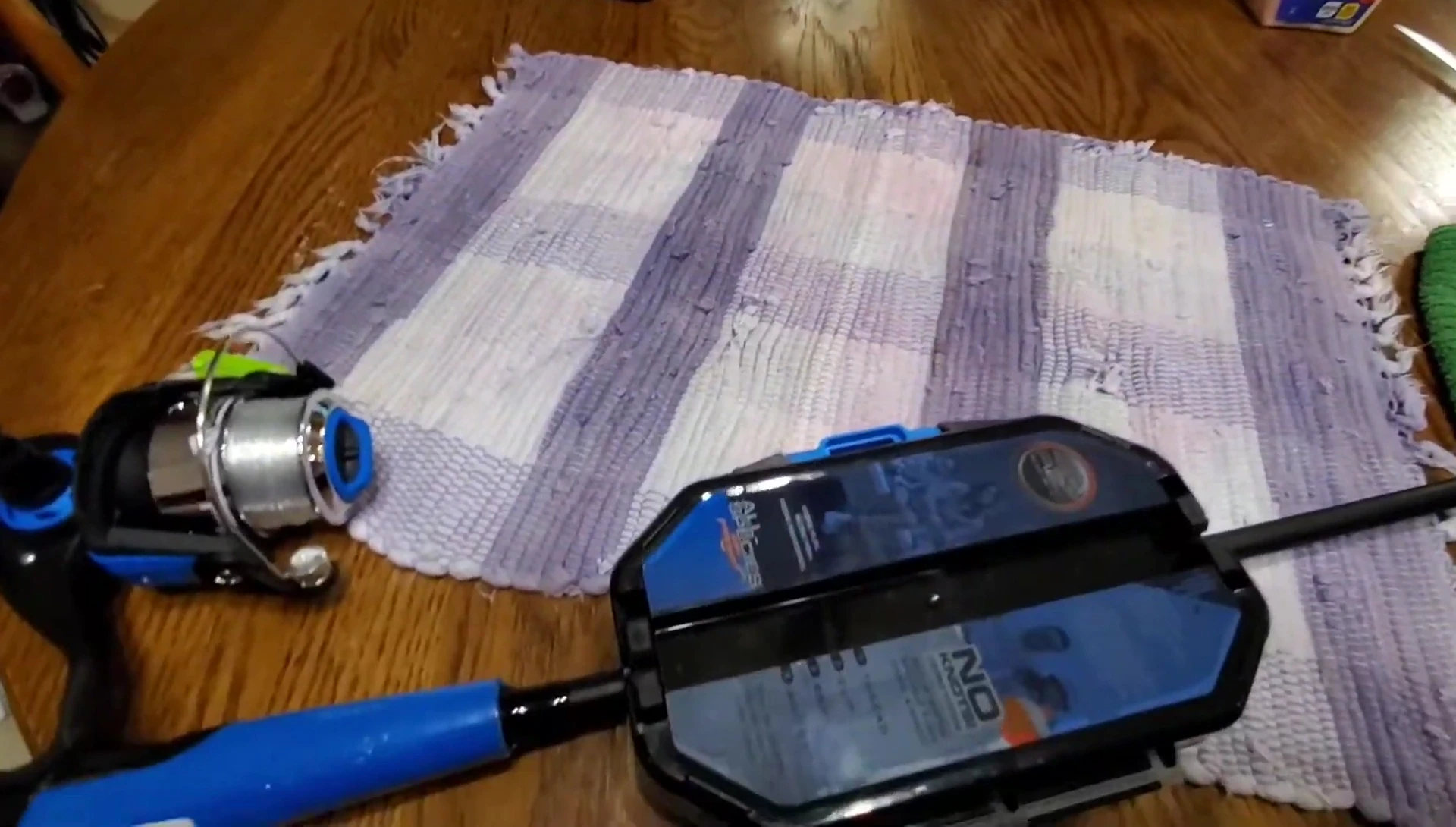 The two-piece rod in detail.
