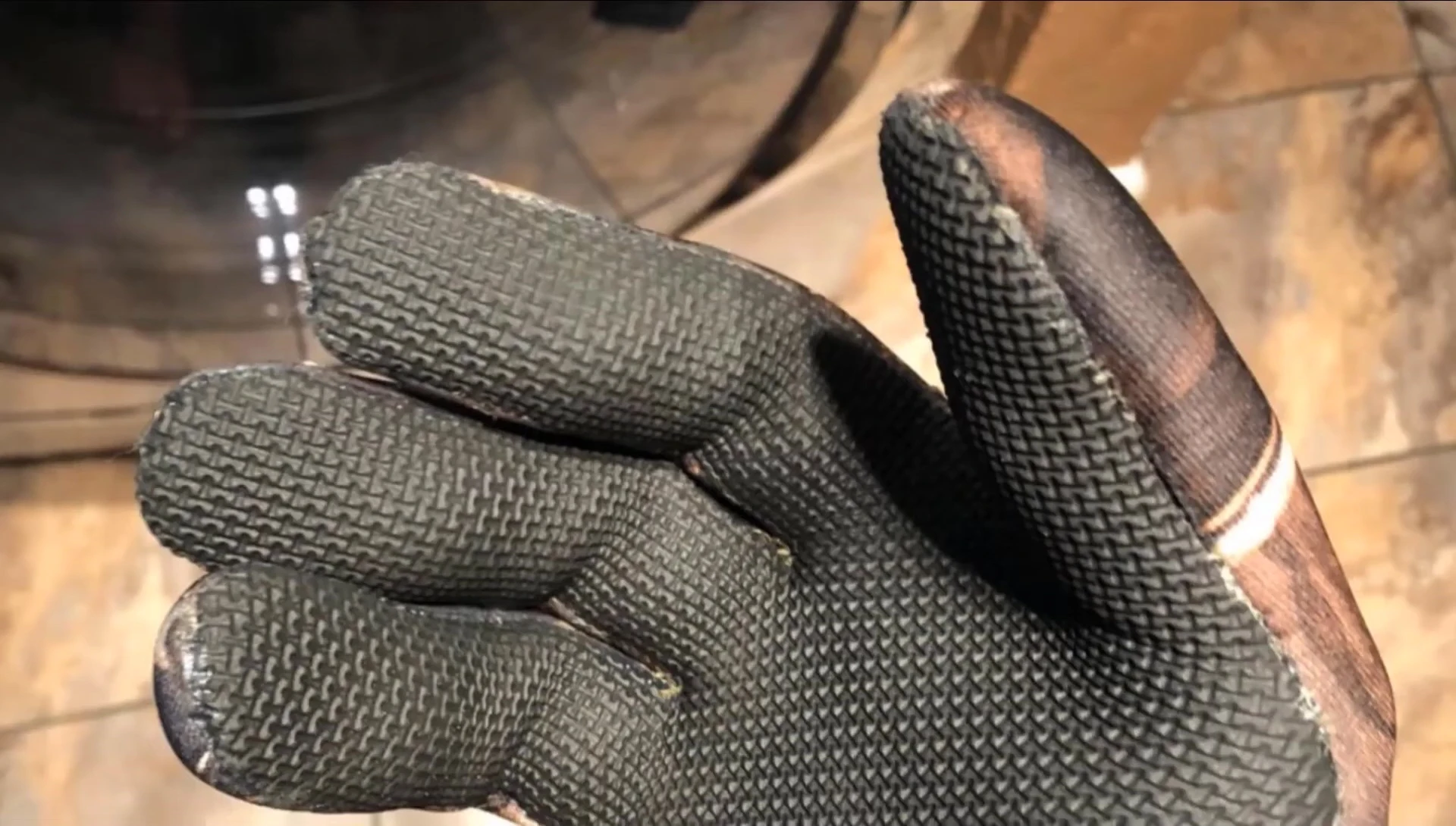 Showing the Decoy Pro Decoy Gloves and highlighting the wider cuffs