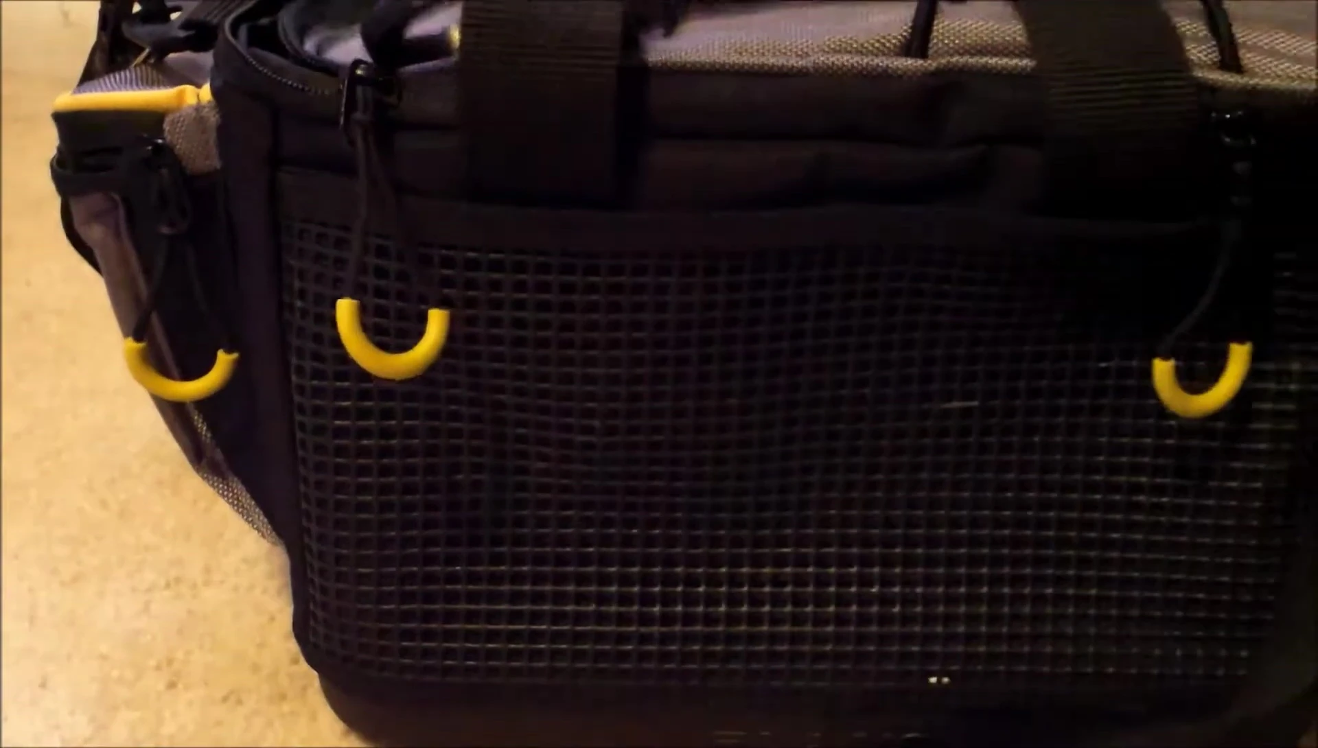 The mesh back compartment demonstrating hook resistance.