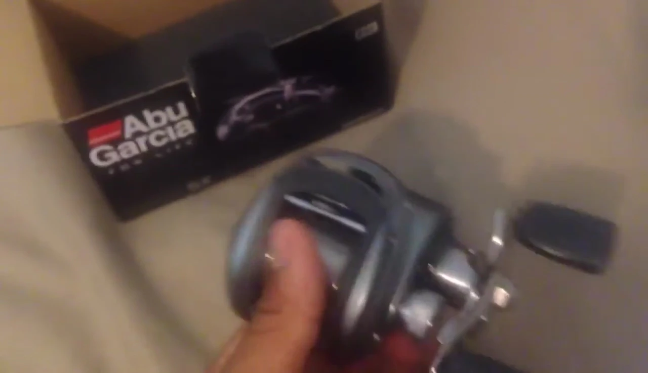 Final shot of the reel with the reviewer giving his recommendation.