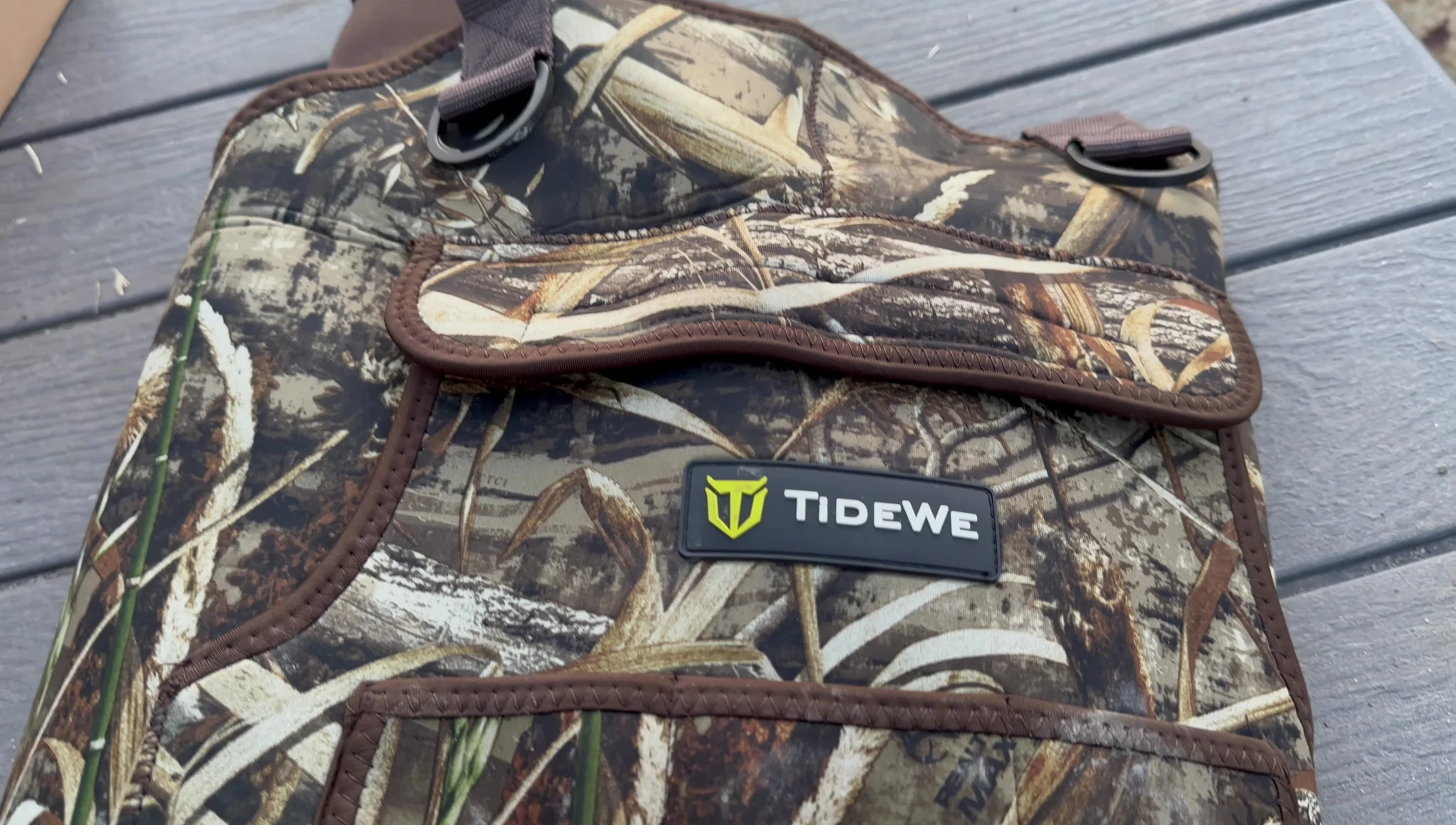 Close-up on the TideWe waders showing the front pockets.