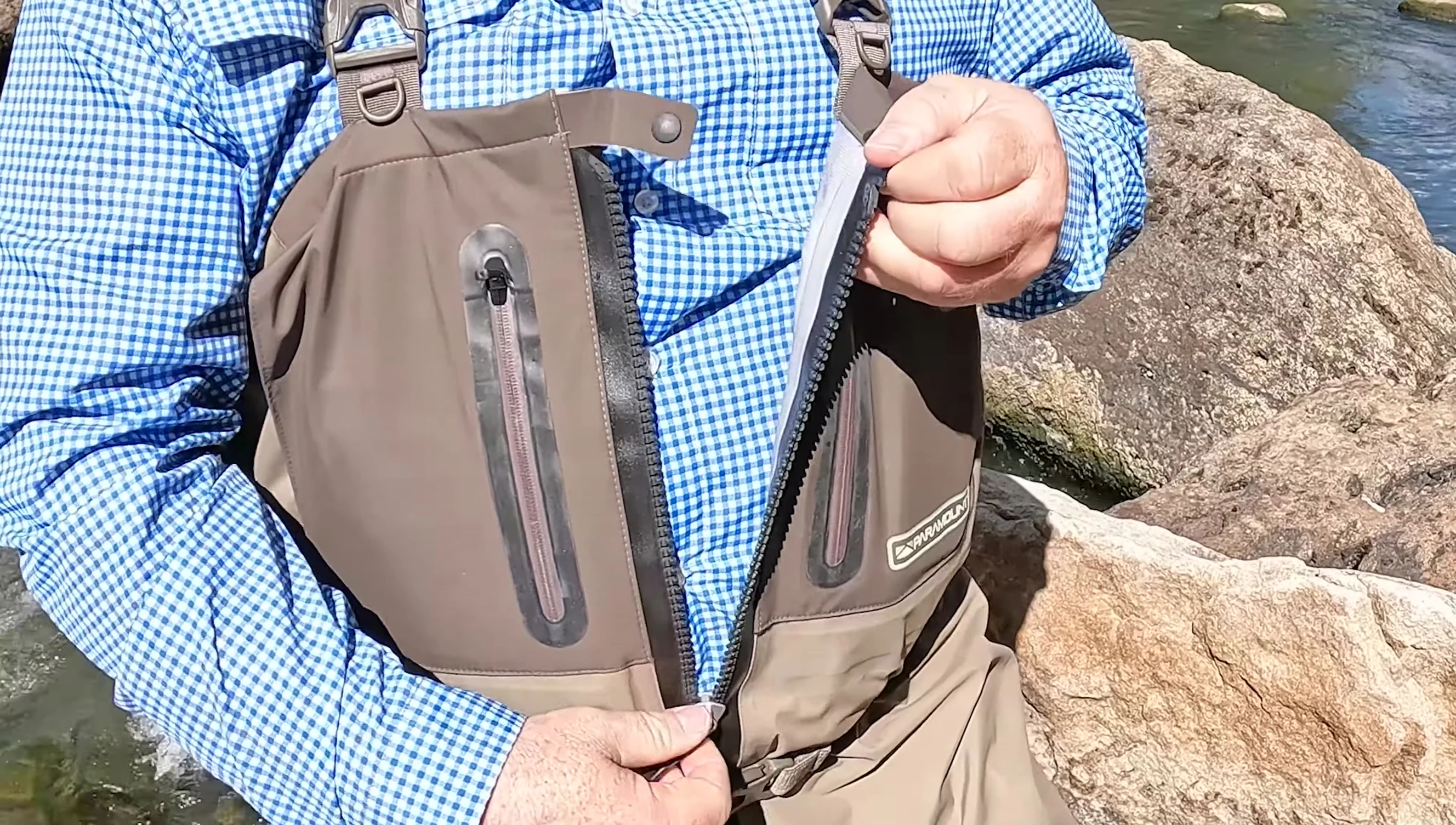 Close-up on the attachment points on the straps.