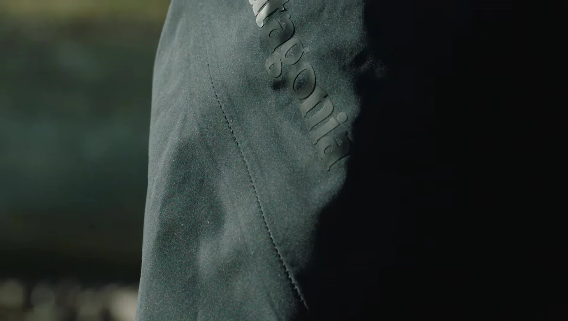 Image highlighting the adjustable quick-release suspender system.