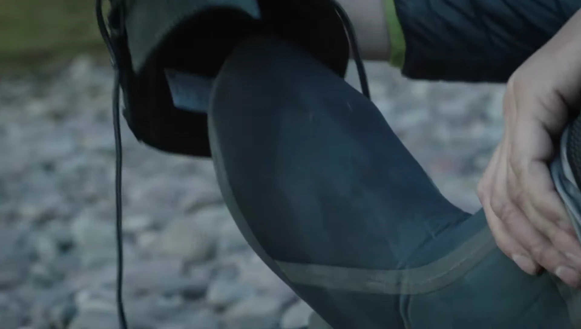 View of the removable knee pads and anatomical booties.