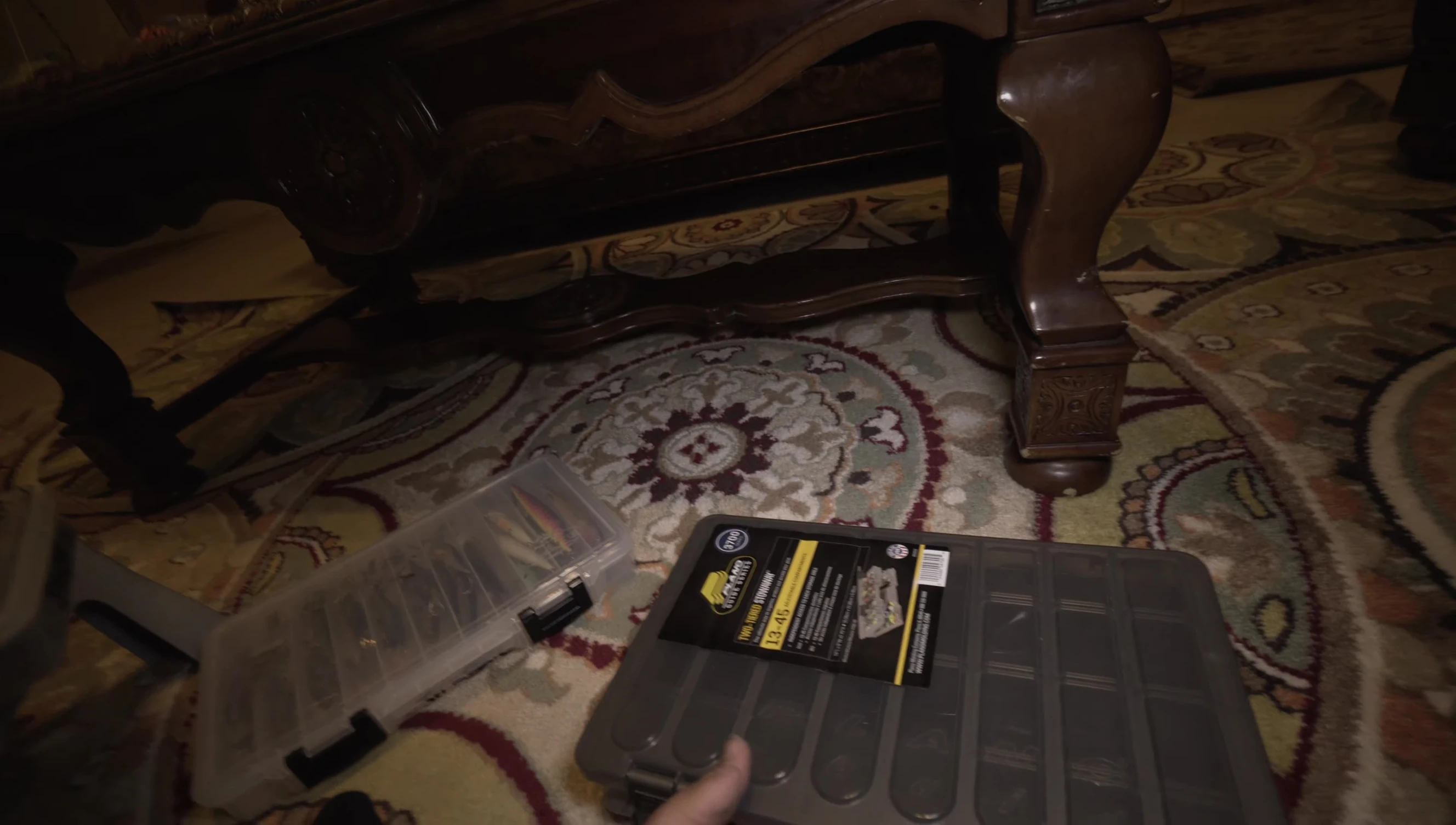 Top compartment with dividers