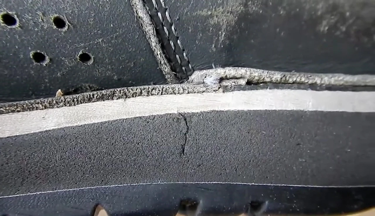 Close-up of a small crack in the midsole foam.