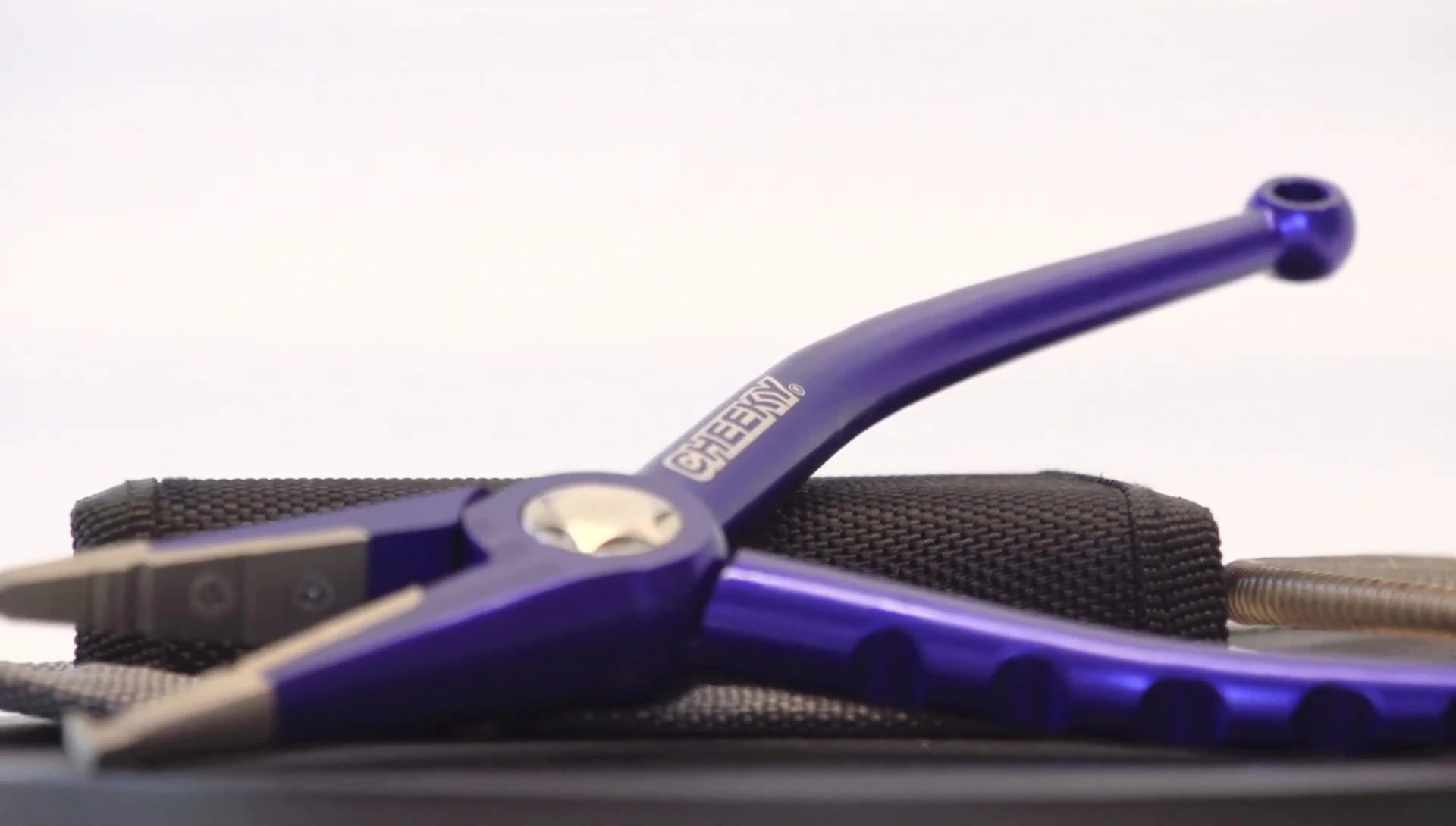 Comparison shot of 550 and 750 pliers