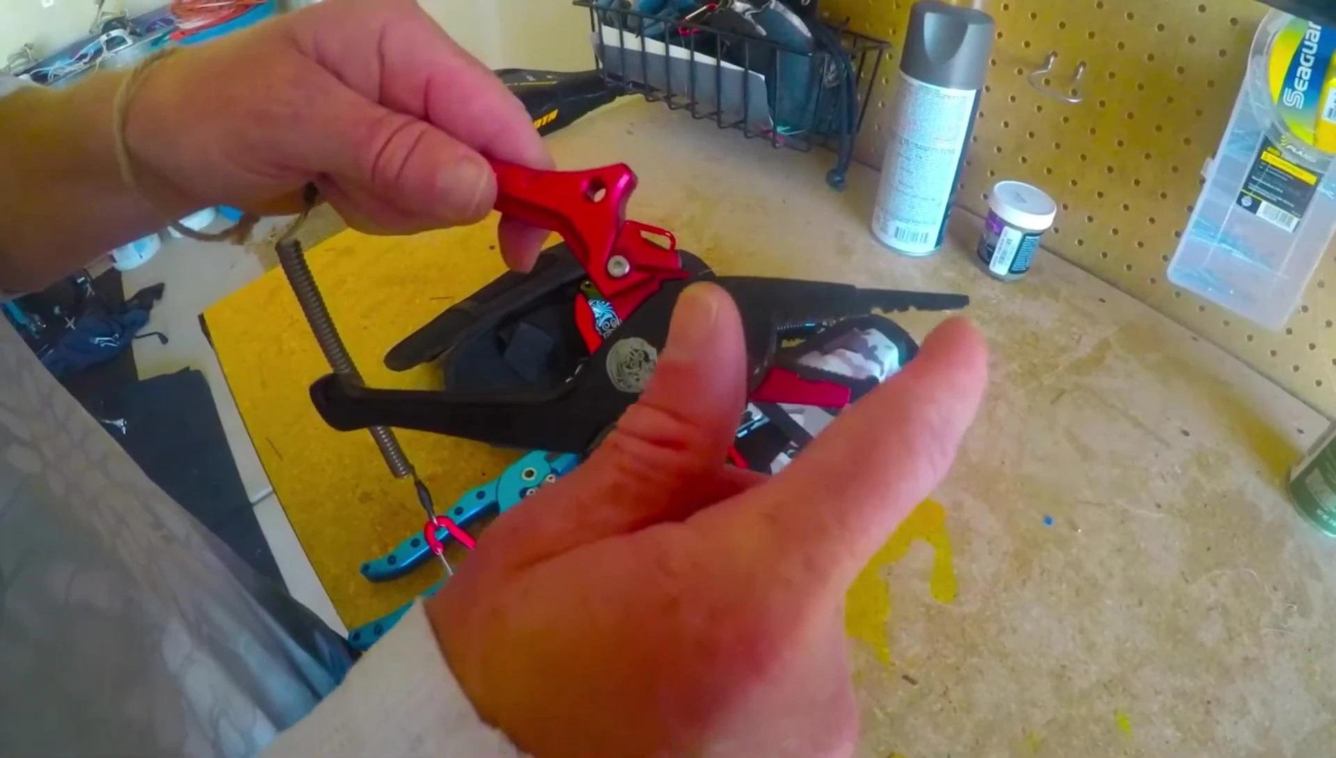 Demonstration of the split ring opener function.