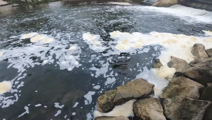 Highlighting the boots' suitability for riverbanks, marshes and boats.