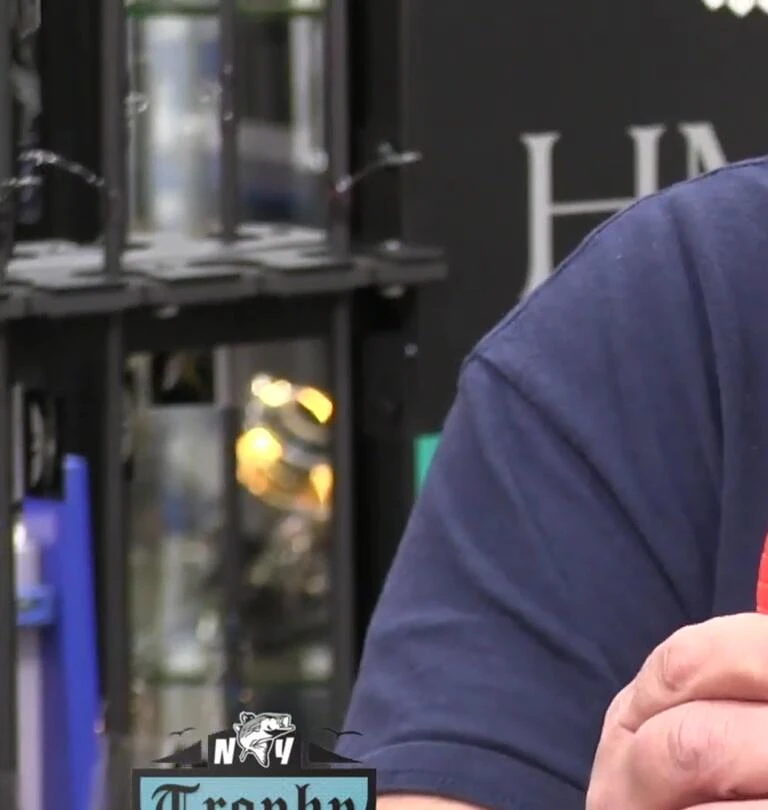The pliers opening a split ring.